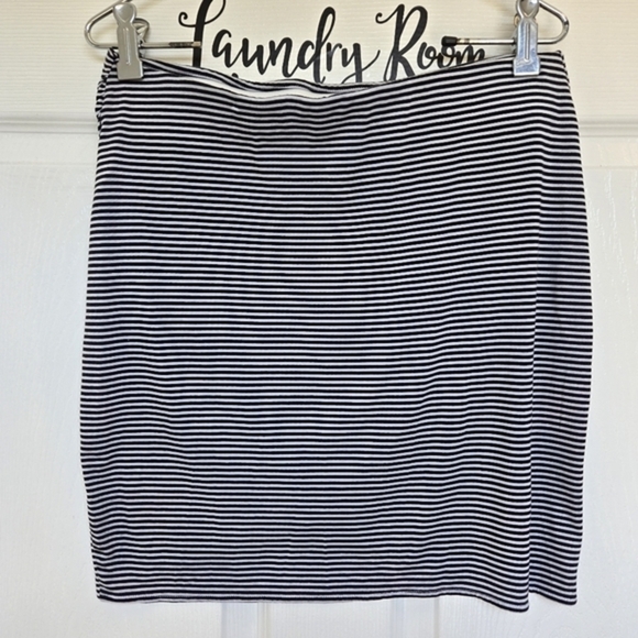 Ana‎ A New Approach Women's Striped Runched Side Stretchy A Line Mini Skirt M - Picture 2 of 9